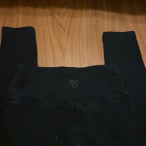 TNA Leggings - Picture 2 of 3